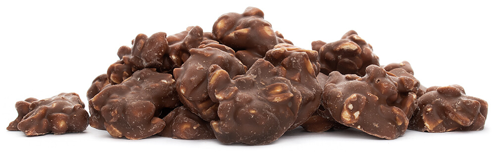 Arašídové hrudky v mléčné čokoládě - z boku